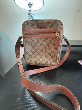 RARE Limited Edition Gucci GG Supreme Star Flat Messenger Crossbody Bag